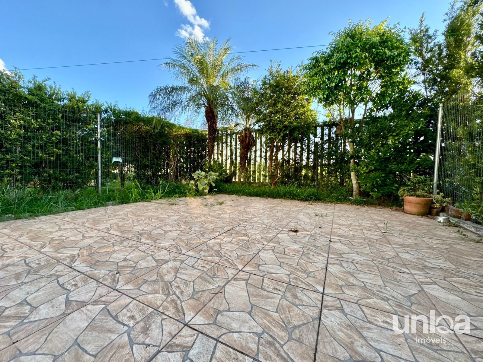 Casa estilo Sobrado para venda em Santa Maria com 03 dormitórios Garagem para 02