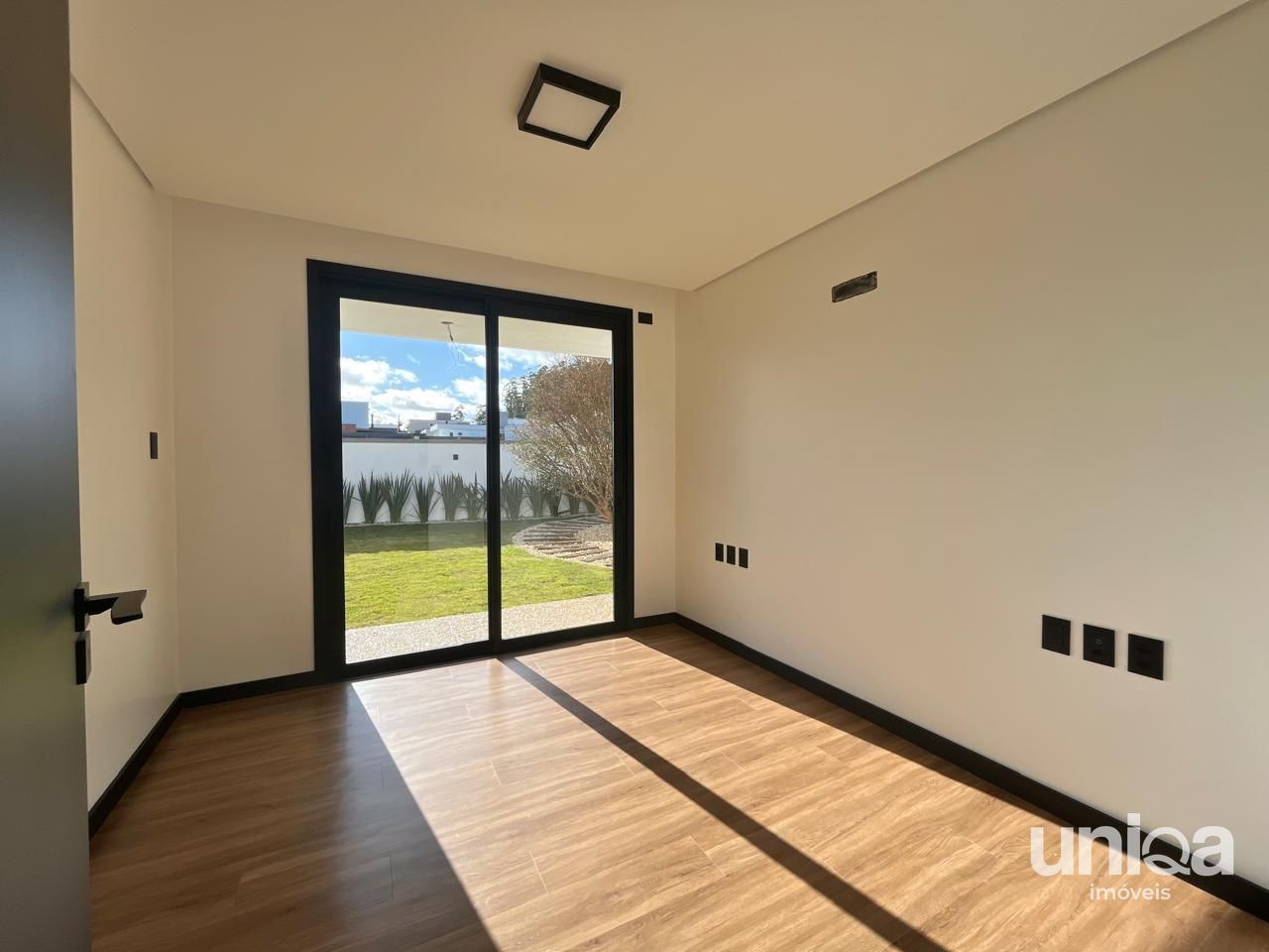 Casa Pórtico projeto da Linea Studio - 195m2 no Condominio Cidade Universitária