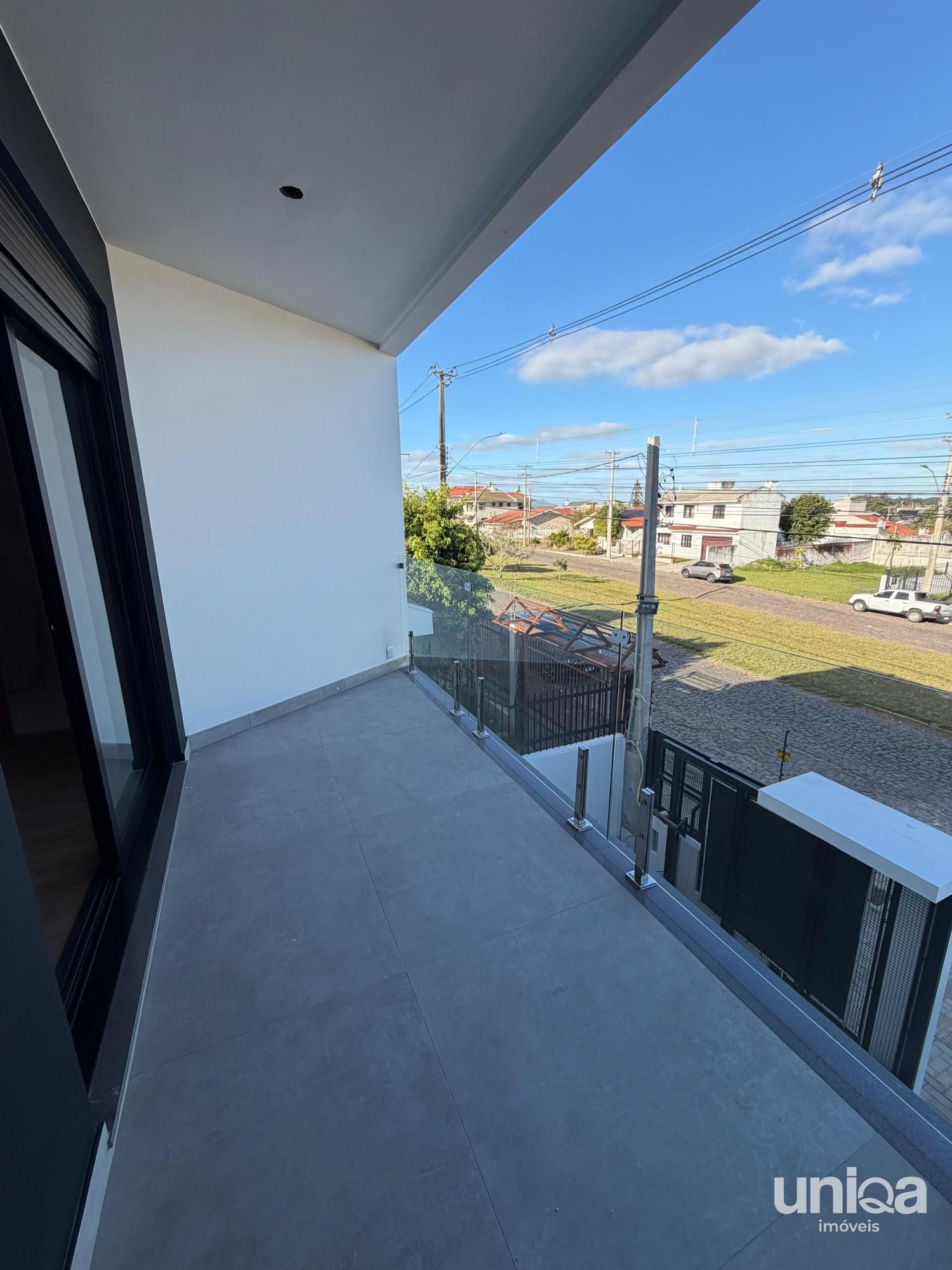 Casa nova 148m2 quarto/escritório no térreo + 02 suítes andar superior Camobi