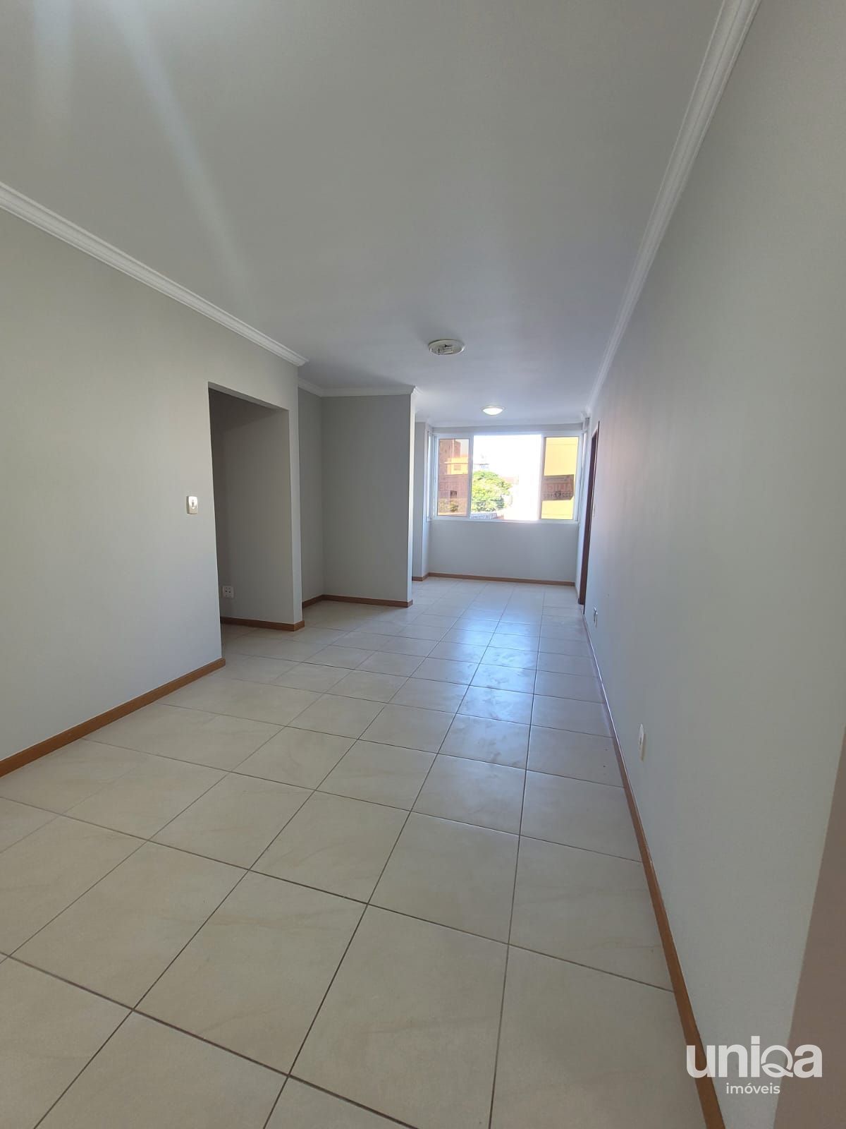 Apartamento com 3 dormitórios, sacada, churrasqueira e garagem próximo a UFSM
