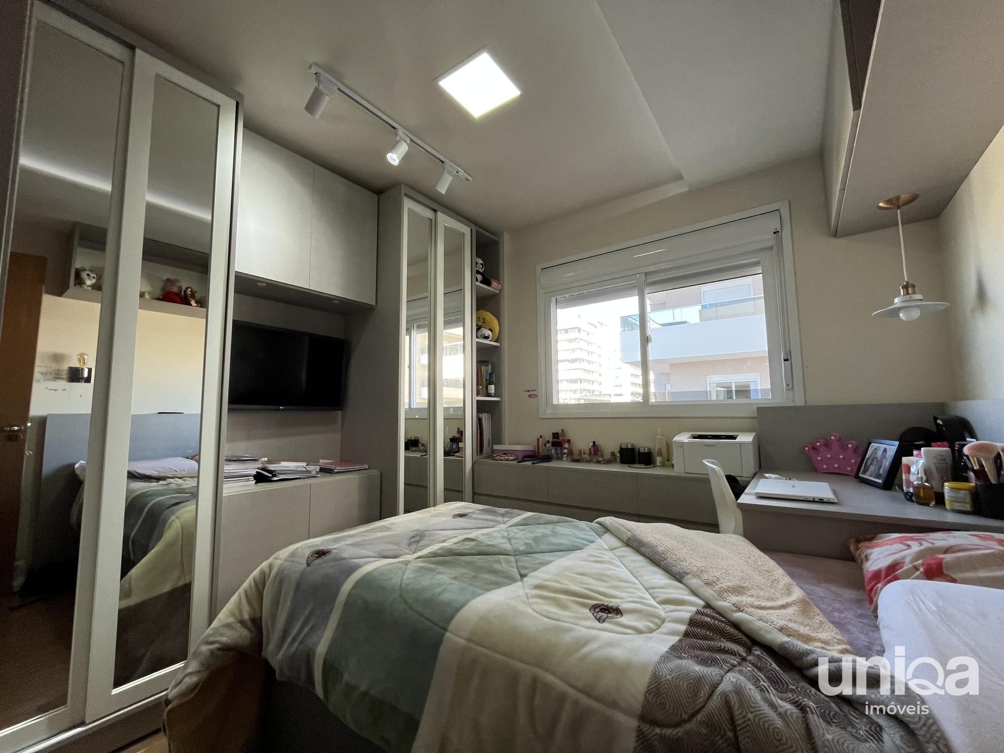 Apartamento central mobilado de 2 dormitórios em Santa Maria