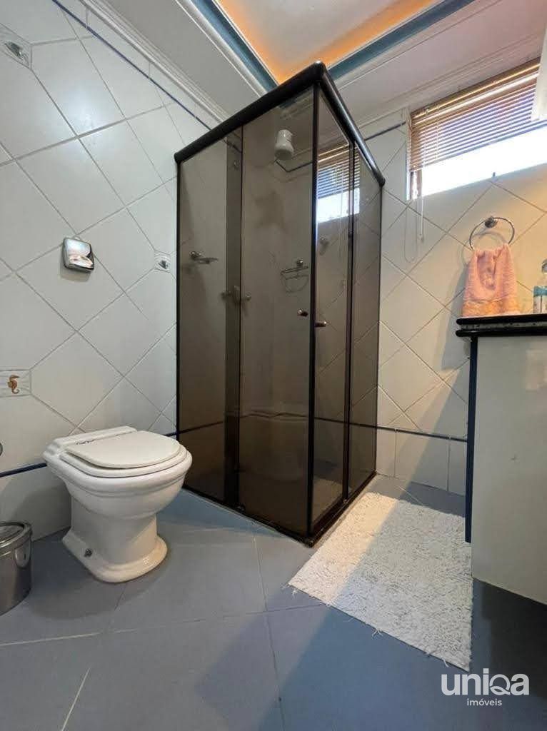 Casa de alto padrão com 06 dormitórios sendo 03 suítes piscina localizada no bai