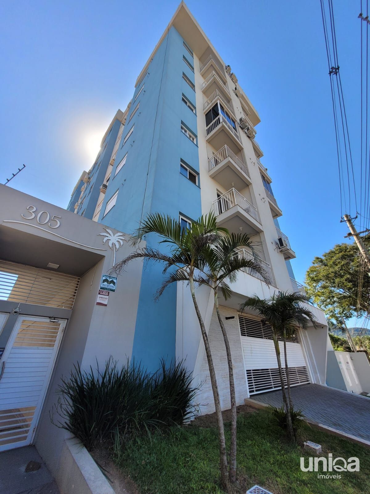 Apartamento com dois dormitórios elevador e garagem alugo ou vendo em Camobi SM.