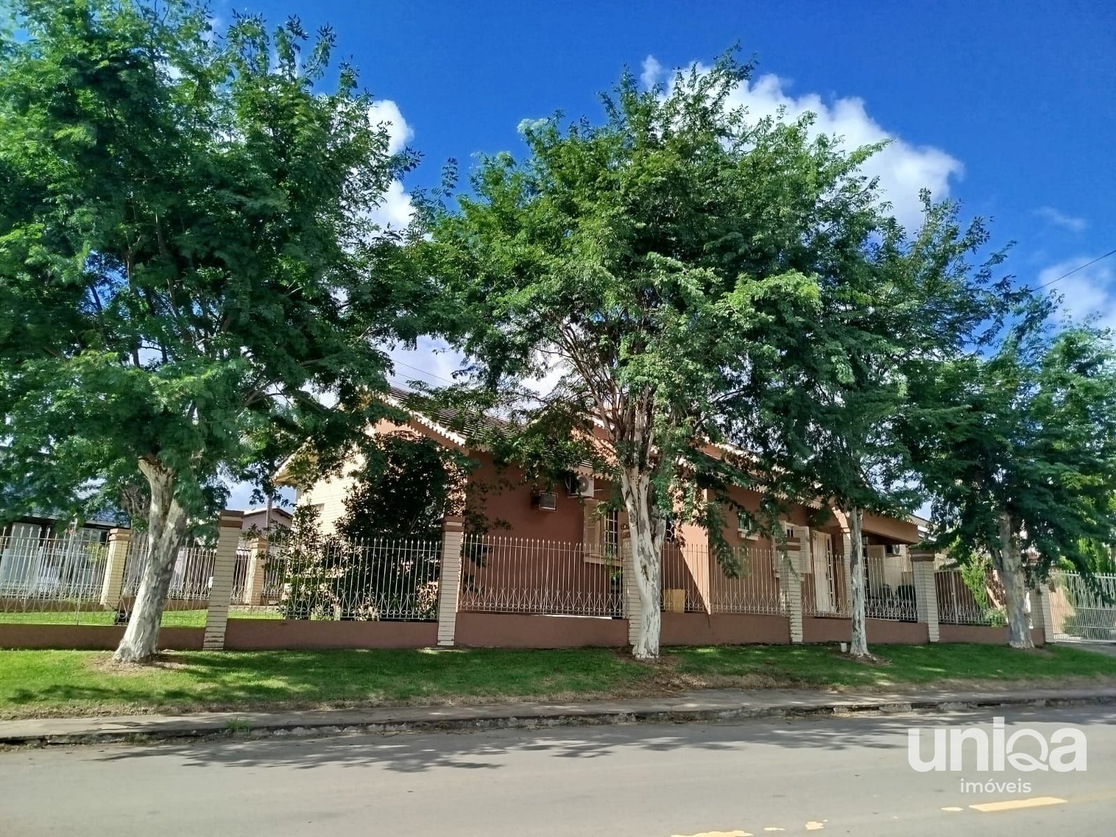Casa para venda no São José de esquina com 05 dormitórios