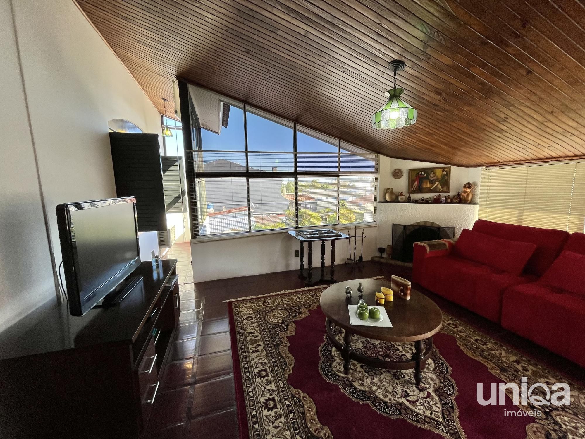Casa para venda de 05 dormitórios em Santa Maria