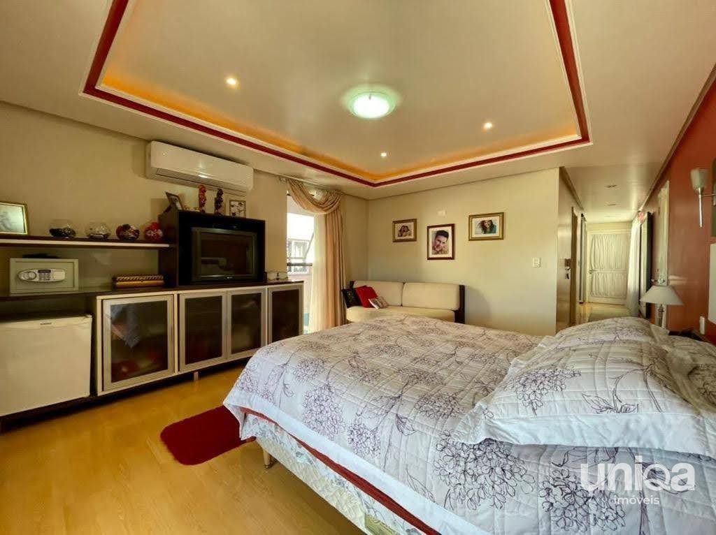 Casa de alto padrão com 06 dormitórios sendo 03 suítes piscina localizada no bai