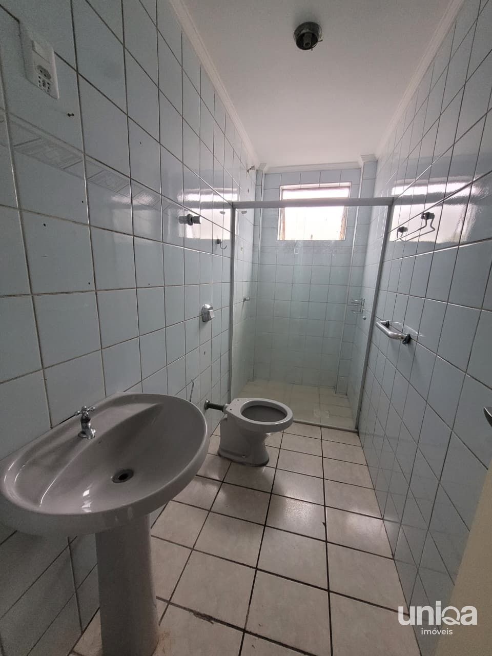 Aluga-se apartamento 2 dormitórios Sacada e garagem em Camobi