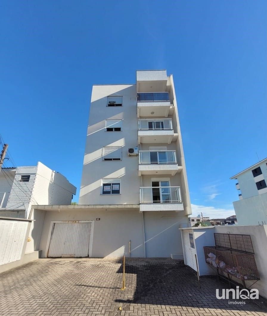 Apartamento com 3 dormitórios, sacada, churrasqueira e garagem próximo a UFSM