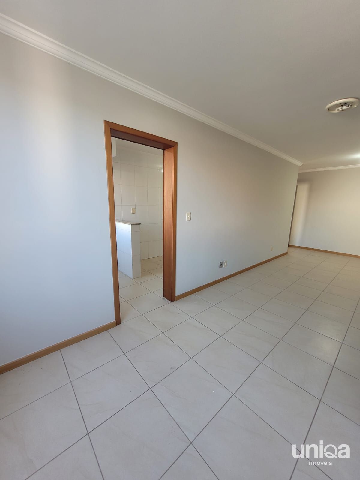 Apartamento com 3 dormitórios, sacada, churrasqueira e garagem próximo a UFSM