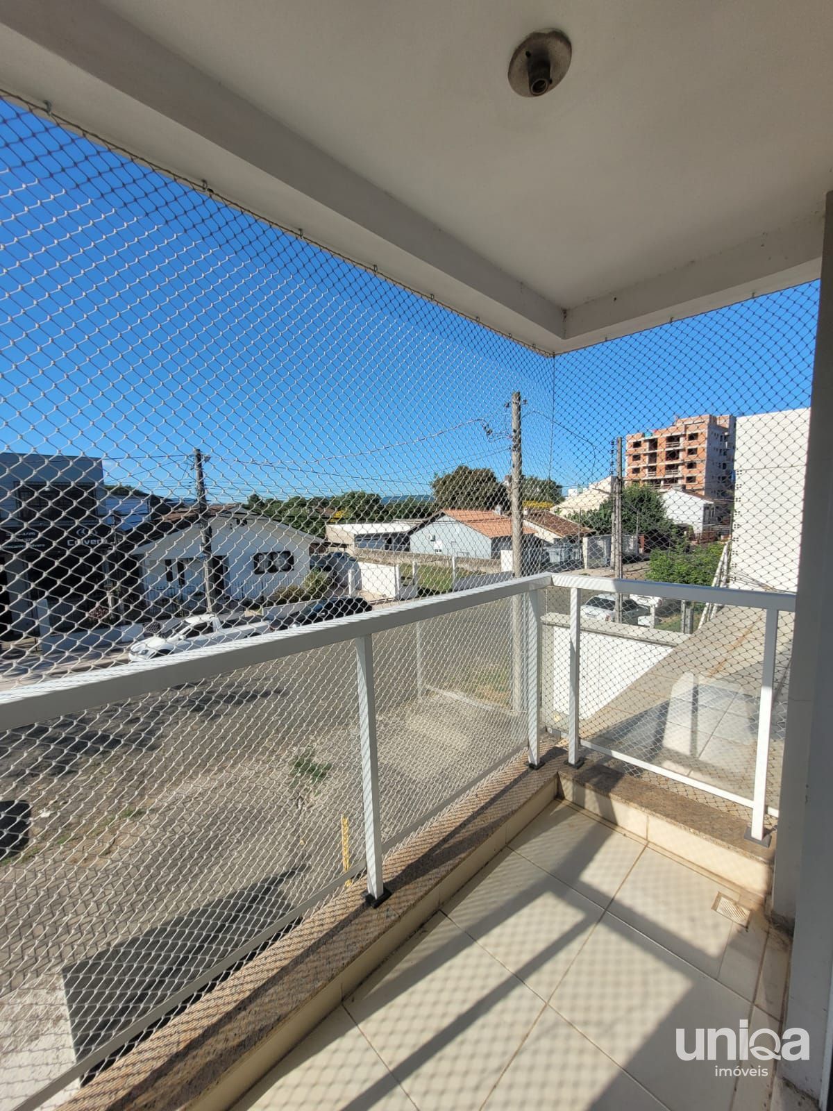 Apartamento com 3 dormitórios, sacada, churrasqueira e garagem próximo a UFSM