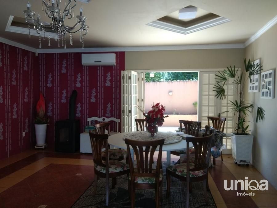 Bairro São José próximo a UFSM. Linda casa 5 dormitórios Garagem Piscina