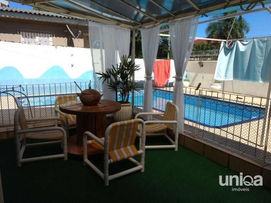 Bairro São José próximo a UFSM. Linda casa 5 dormitórios Garagem Piscina