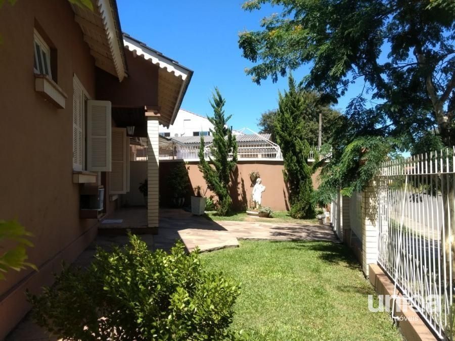 Bairro São José próximo a UFSM. Linda casa 5 dormitórios Garagem Piscina