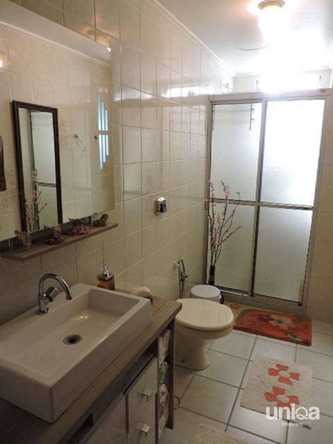 Apartamento 2 dormitórios Sacada - Prédio com salão de festas e portaria 12h