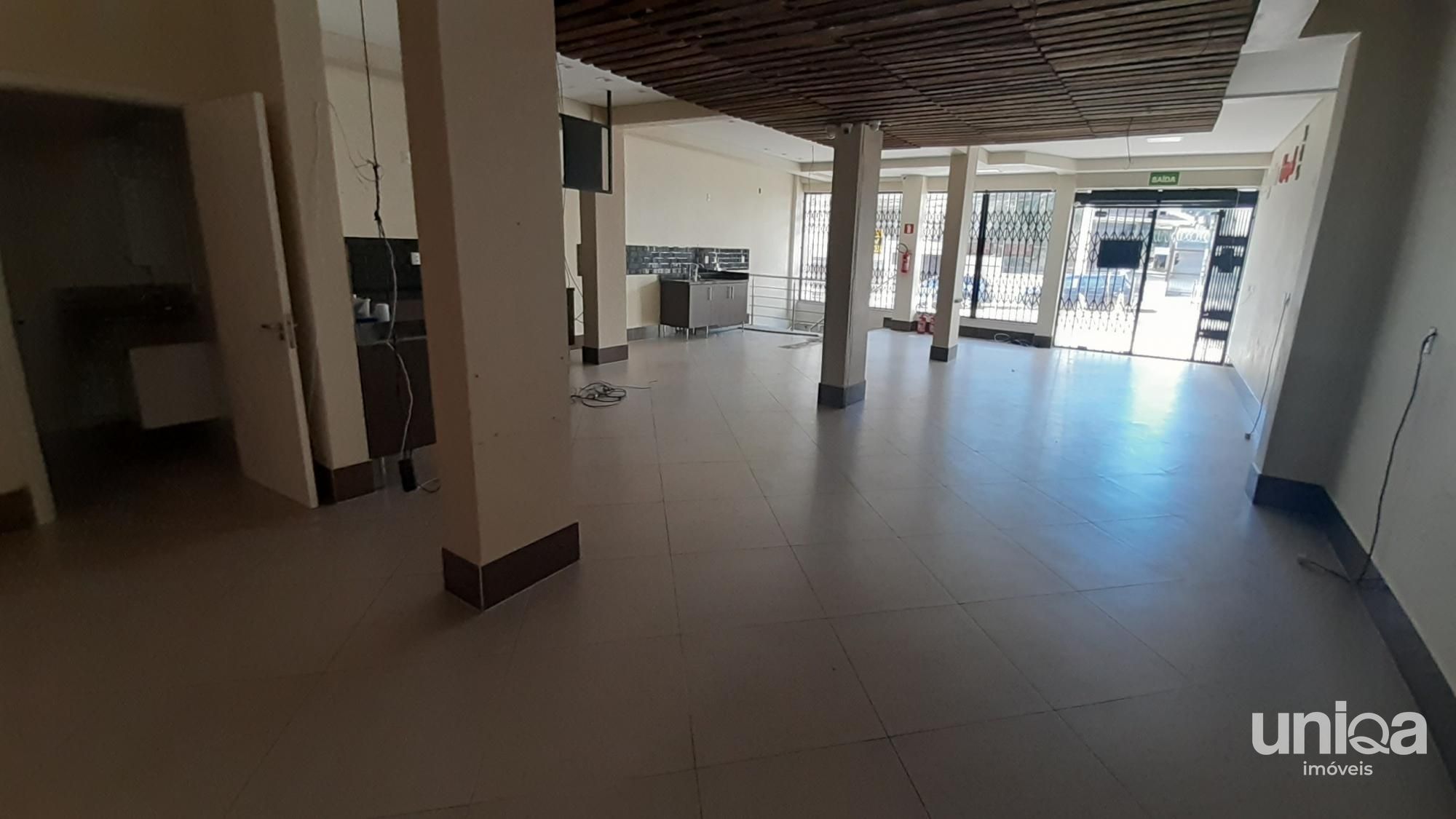 Loja térrea para venda em Santa Maria com Garagem próximo aos Bombeiros Ed Schio