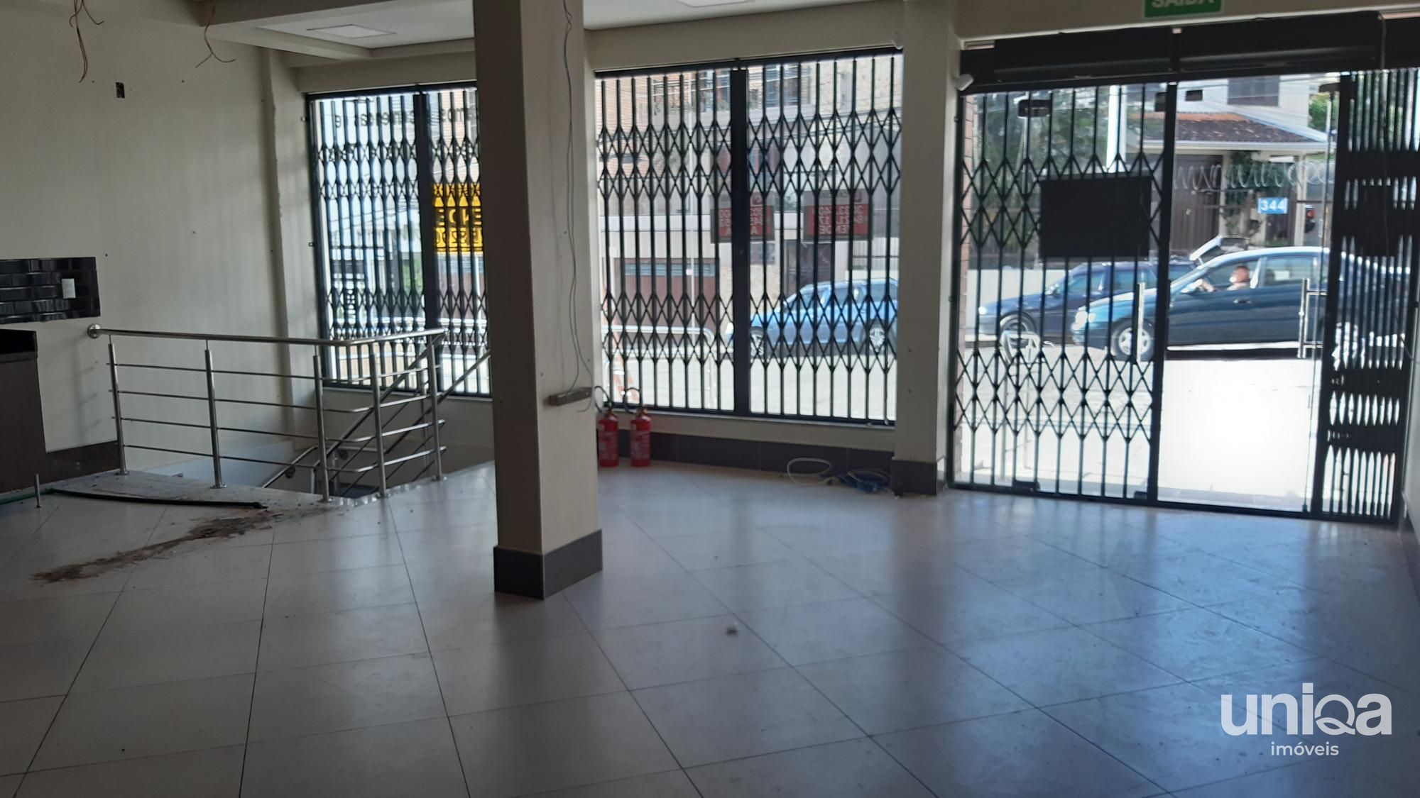 Loja térrea para venda em Santa Maria com Garagem próximo aos Bombeiros Ed Schio