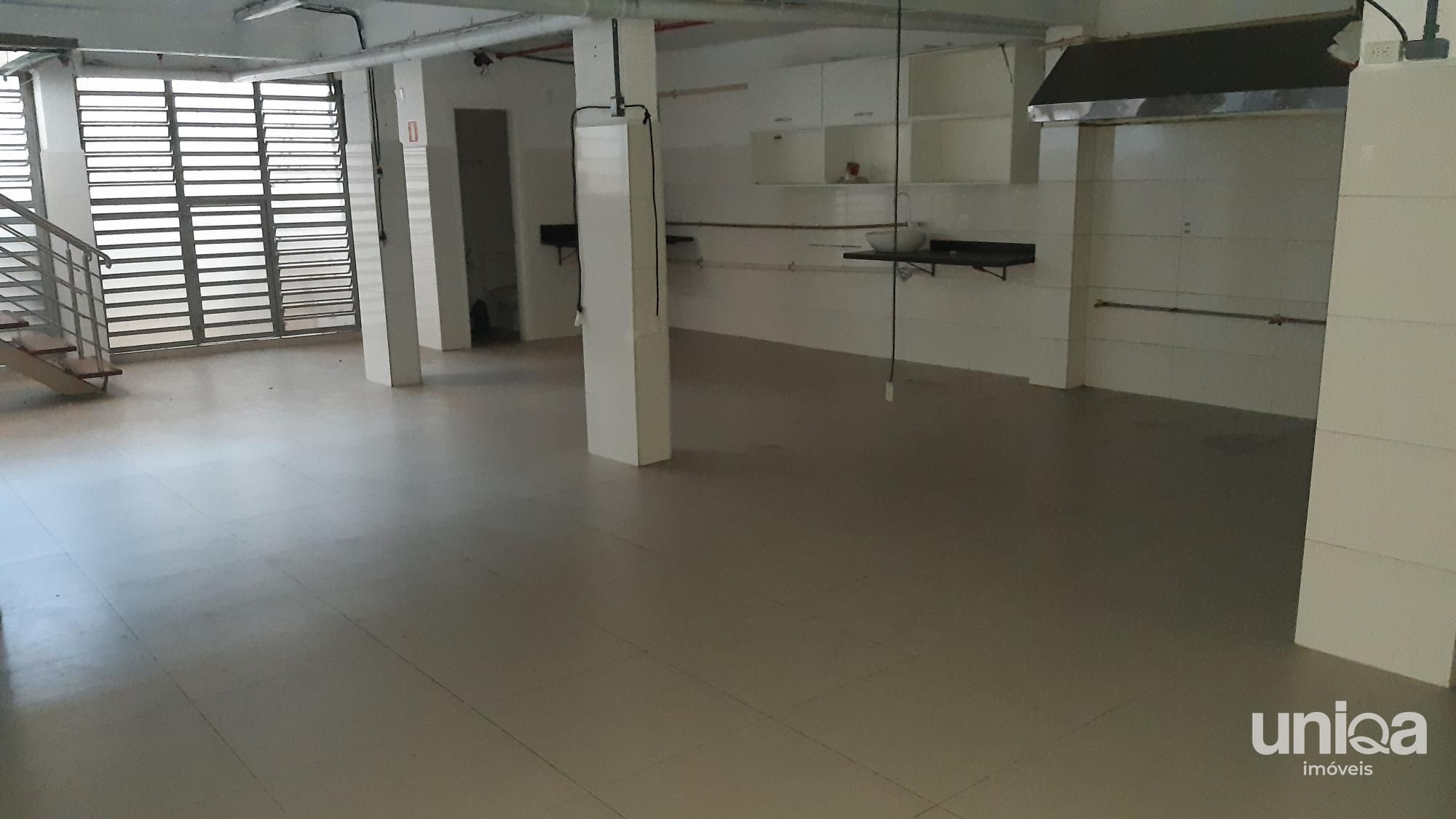Loja térrea para venda em Santa Maria com Garagem próximo aos Bombeiros Ed Schio