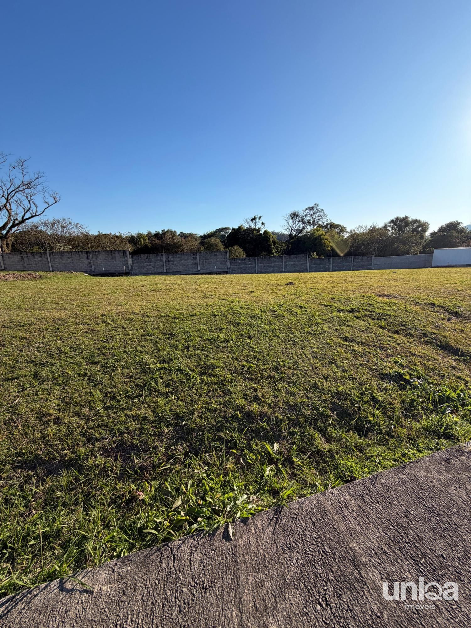 Terreno 15x27 com total de 392m2 no Condomínio Vista de São José