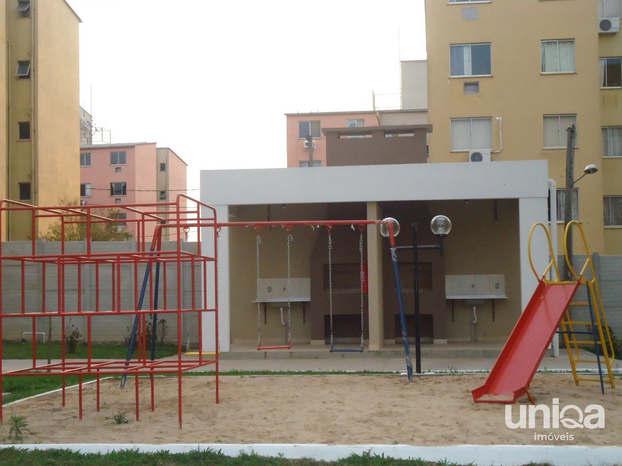 Apto 02 dormitórios semi-mobiliado para venda em Santa Maria Residencial Aruba