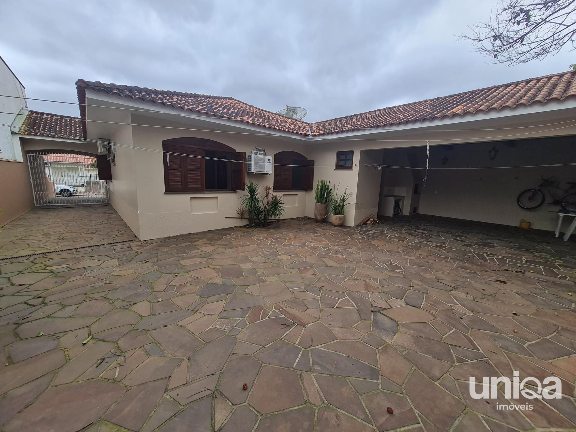 Casa 208m2 para venda no bairro camobi em Santa Maria RS próximo UFSM