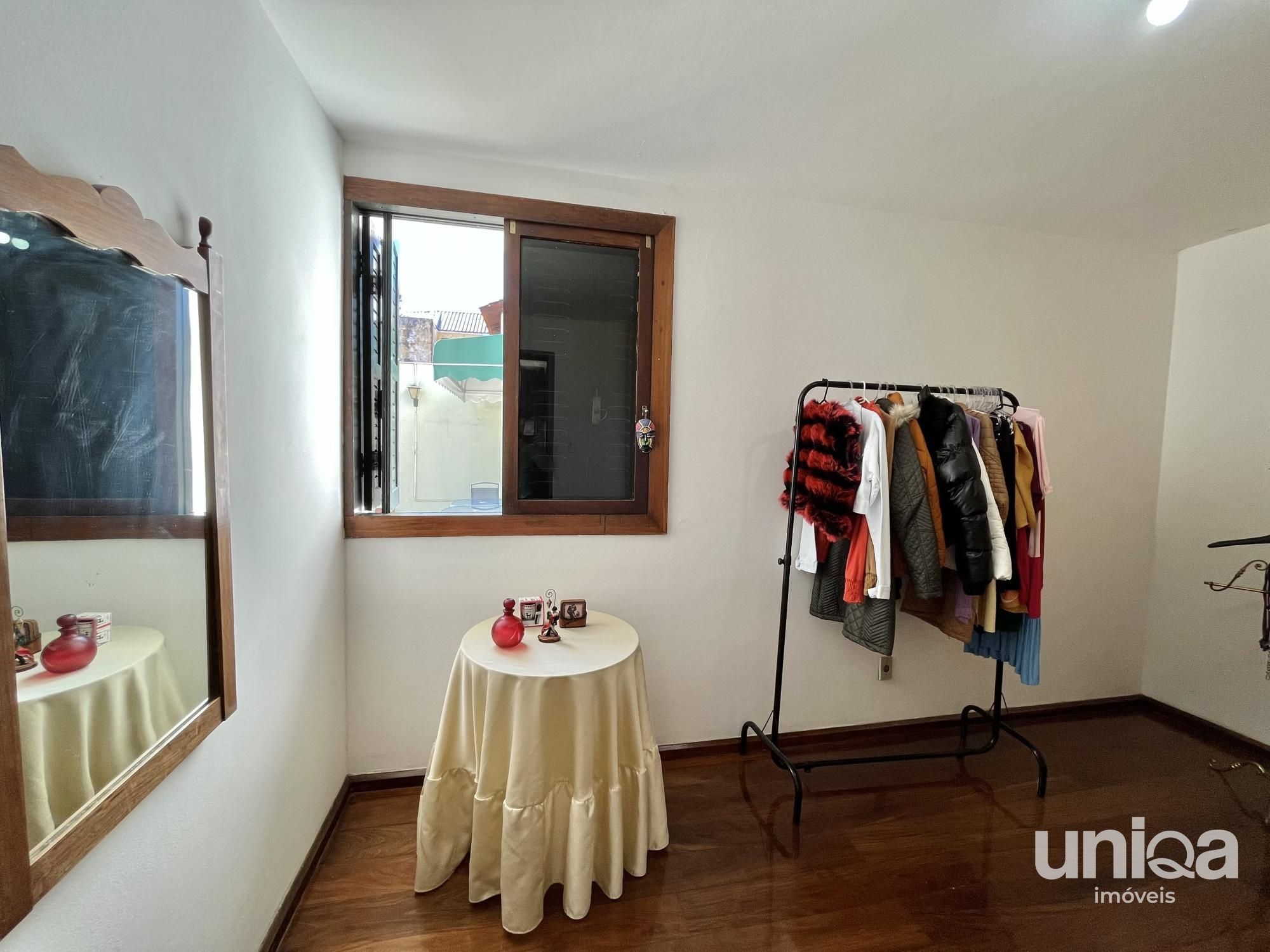 Casa para venda de 05 dormitórios em Santa Maria