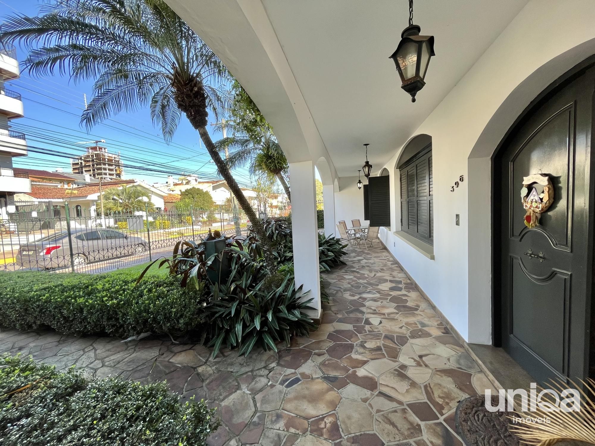 Casa para venda de 05 dormitórios em Santa Maria