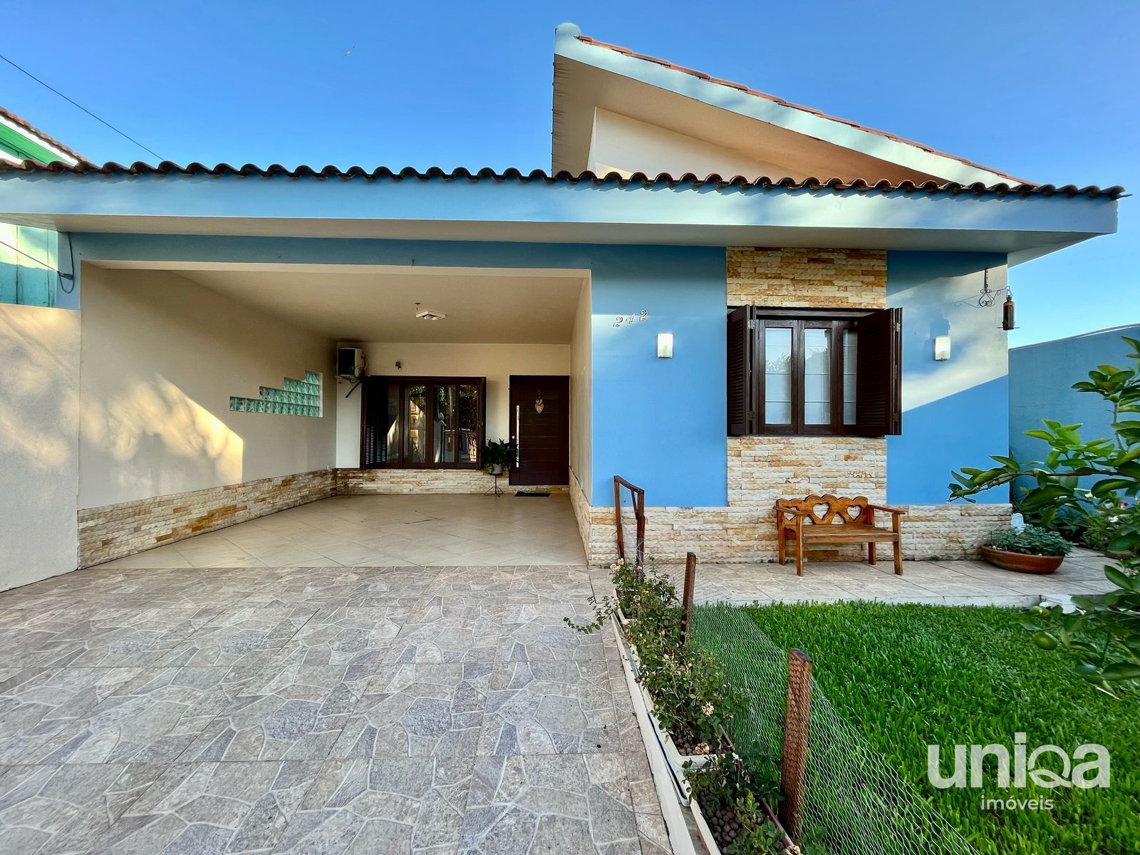 Casa 03 dormitórios com piscina para venda em Santa Maria