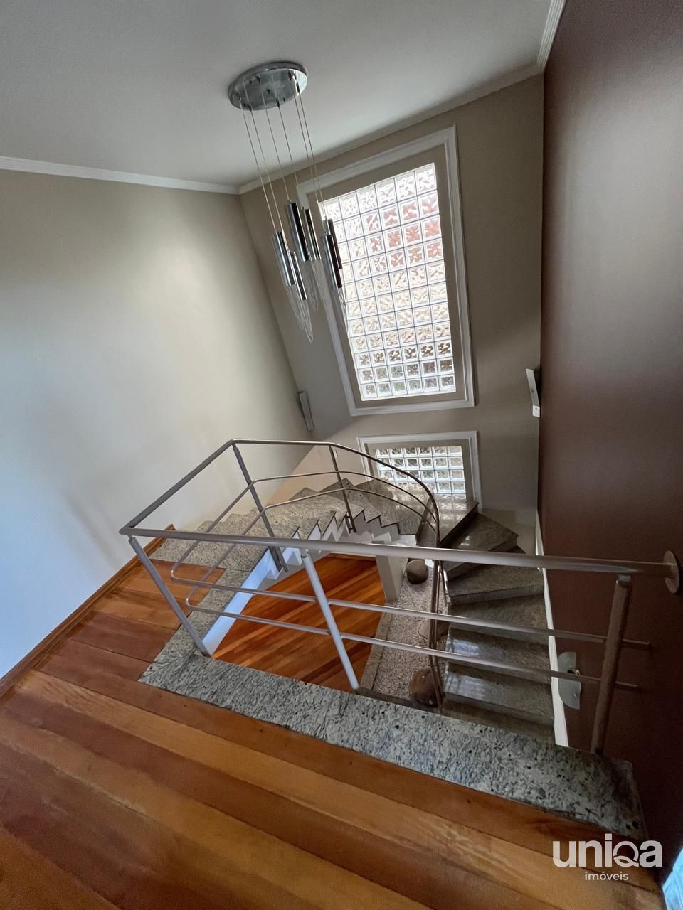 Vendo casa alto padrão 04 dormitórios próximo ao clube tênis