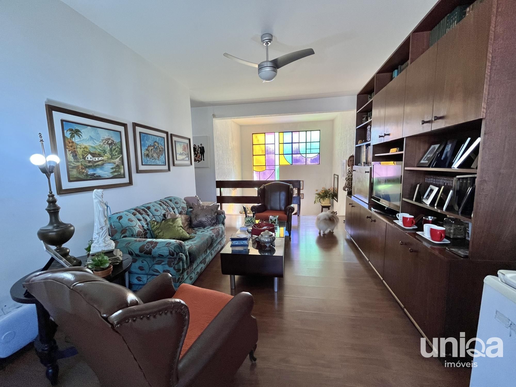 Casa para venda de 05 dormitórios em Santa Maria