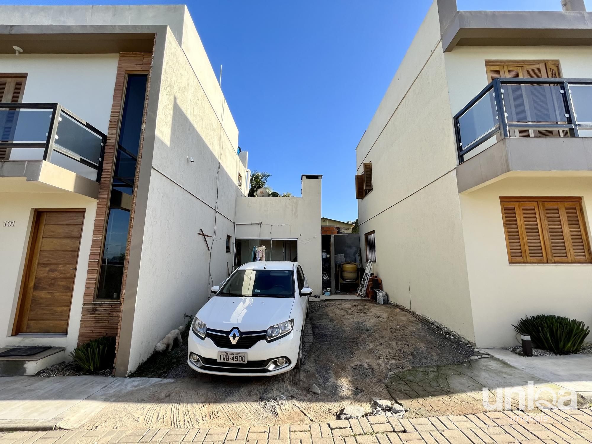 Casa á venda de 2 dormitórios em condomínio fechado