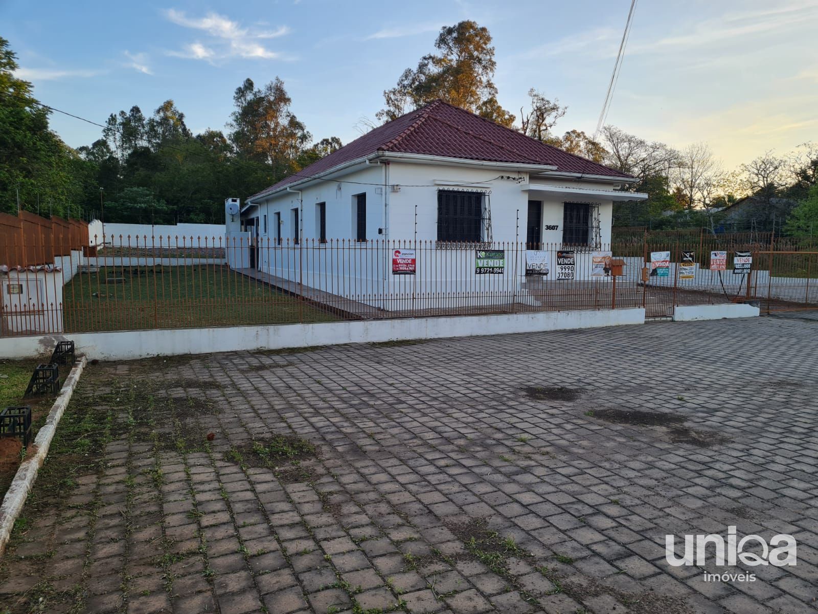 Casa comercial 131m2 para venda na Avenida Prefeito Evandro Behr em camobi com a