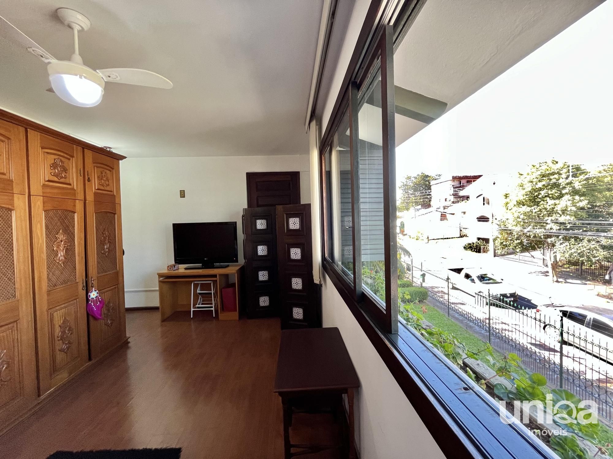Casa para venda de 05 dormitórios em Santa Maria