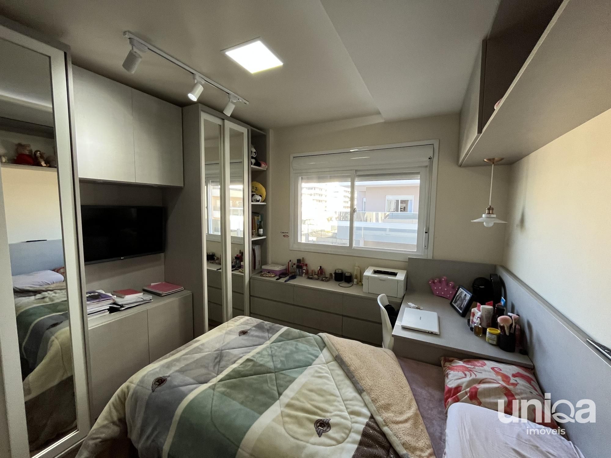 Apartamento central mobilado de 2 dormitórios em Santa Maria