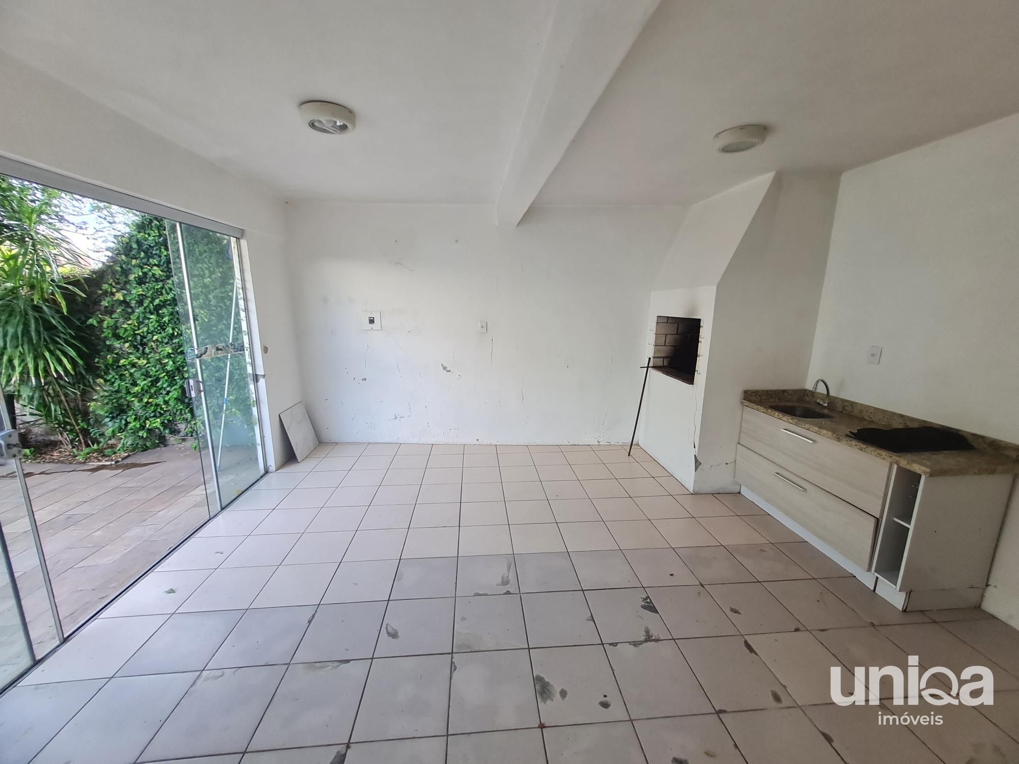 Casa térrea para venda com Energia Solar Piscina no Bairro Duque de Caxias