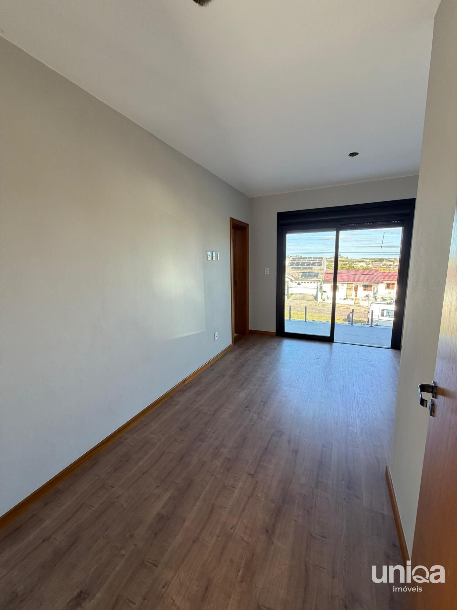 Casa nova 148m2 quarto/escritório no térreo + 02 suítes andar superior Camobi