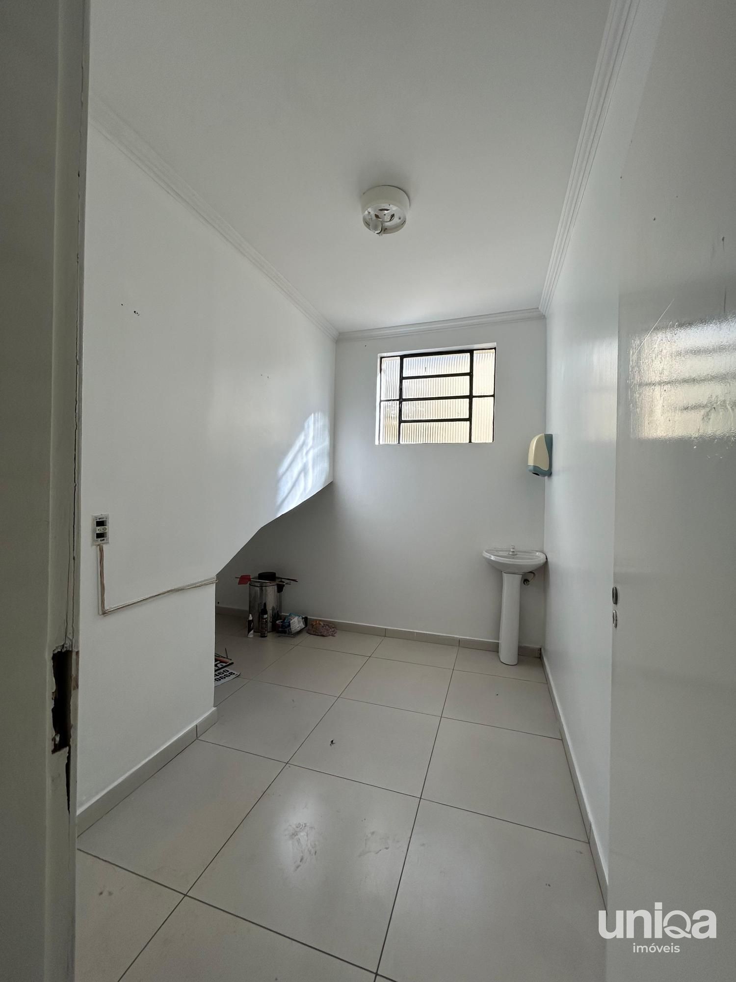 Casa 03 dormitórios suíte, churrasqueira, varanda e garagem 