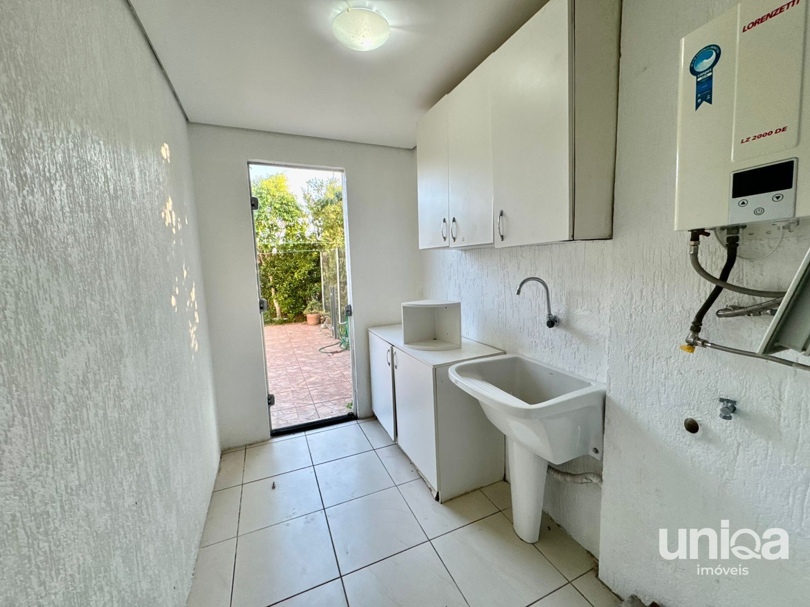 Casa estilo Sobrado para venda em Santa Maria com 03 dormitórios Garagem para 02