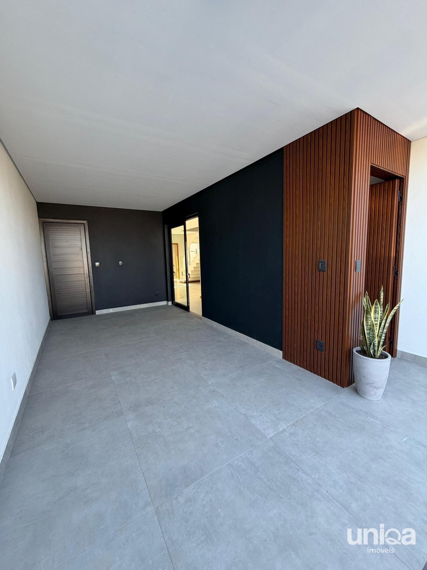 Casa nova 148m2 quarto/escritório no térreo + 02 suítes andar superior Camobi
