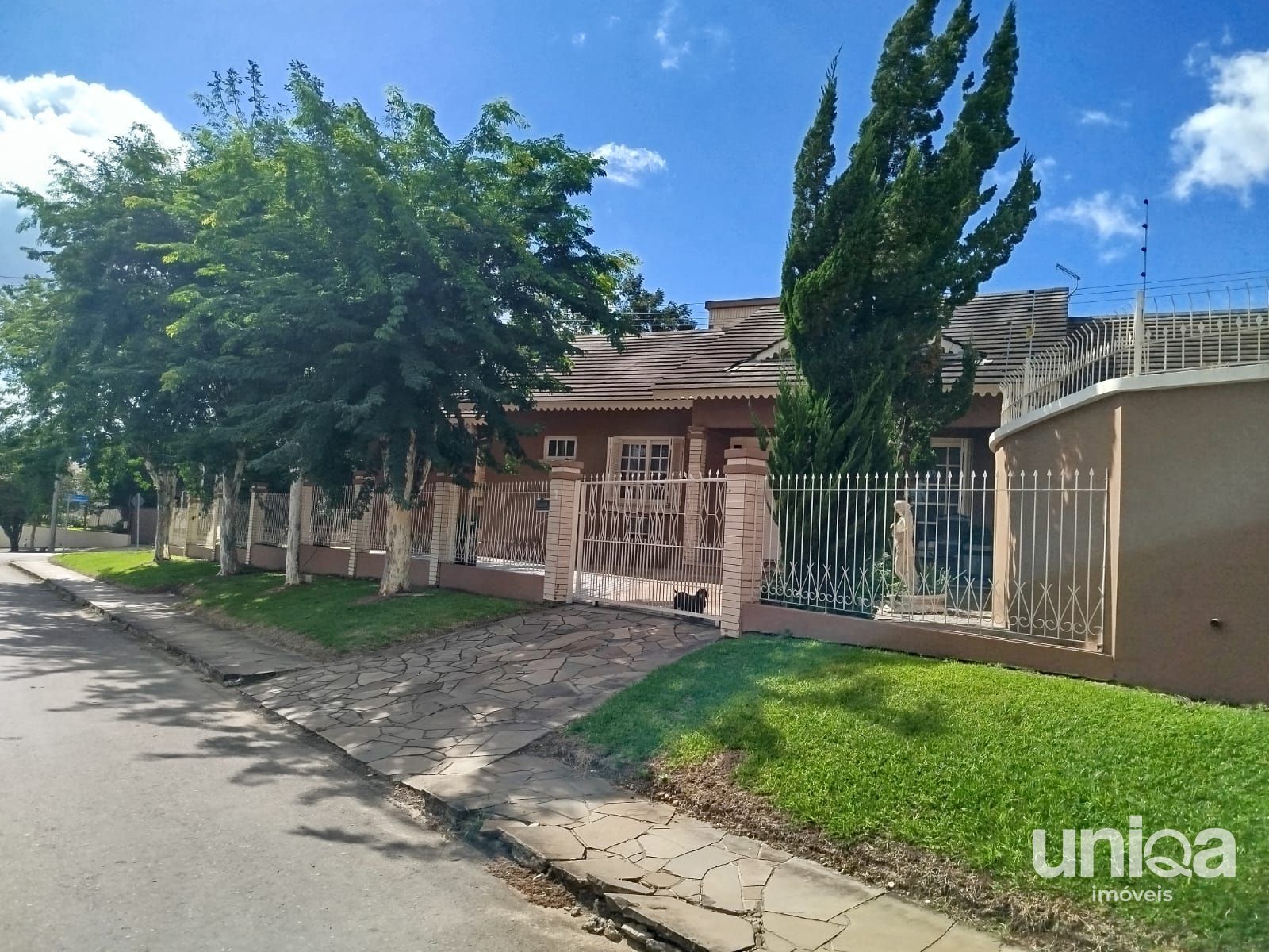 Casa para venda no São José de esquina com 05 dormitórios