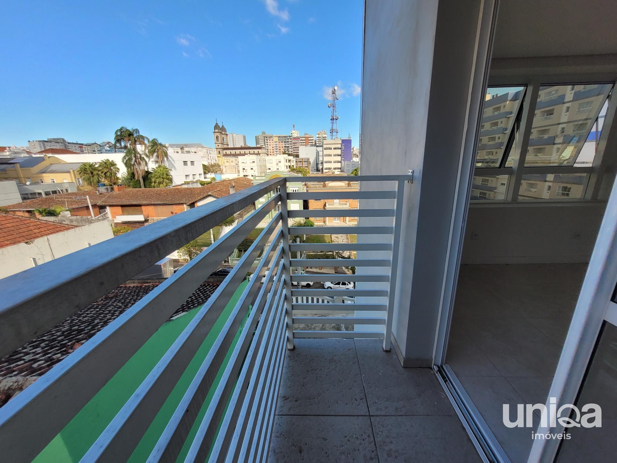 Apartamento 02 dormitórios para venda em Santa Maria com Suíte Sacada e Garagem