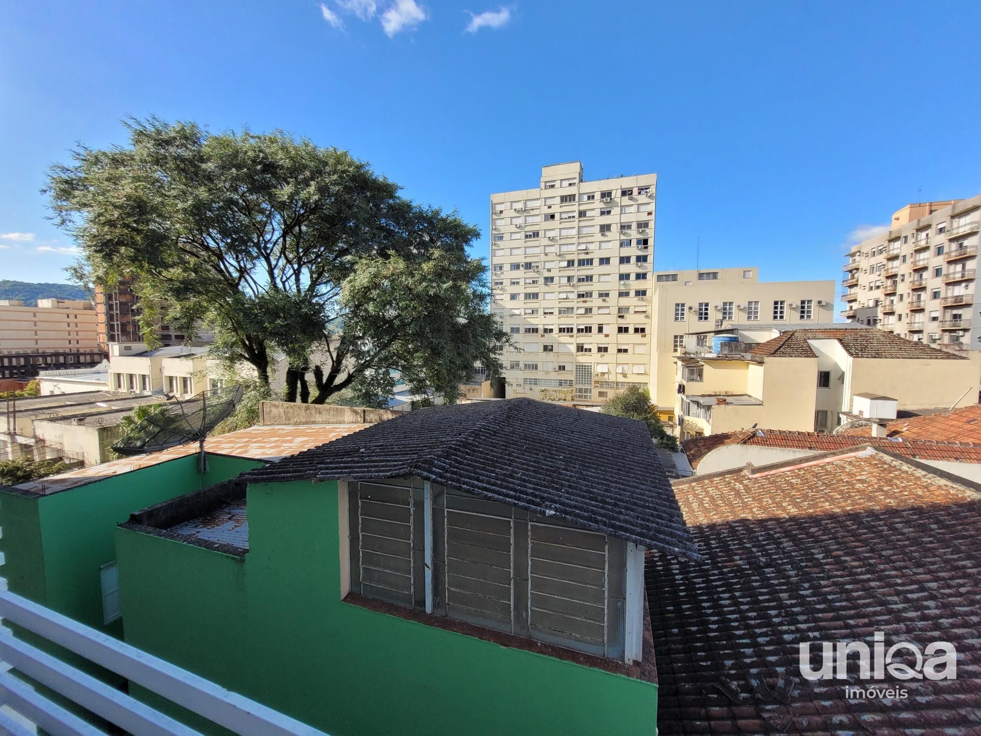 Apartamento 02 dormitórios para venda em Santa Maria com Suíte Sacada e Garagem