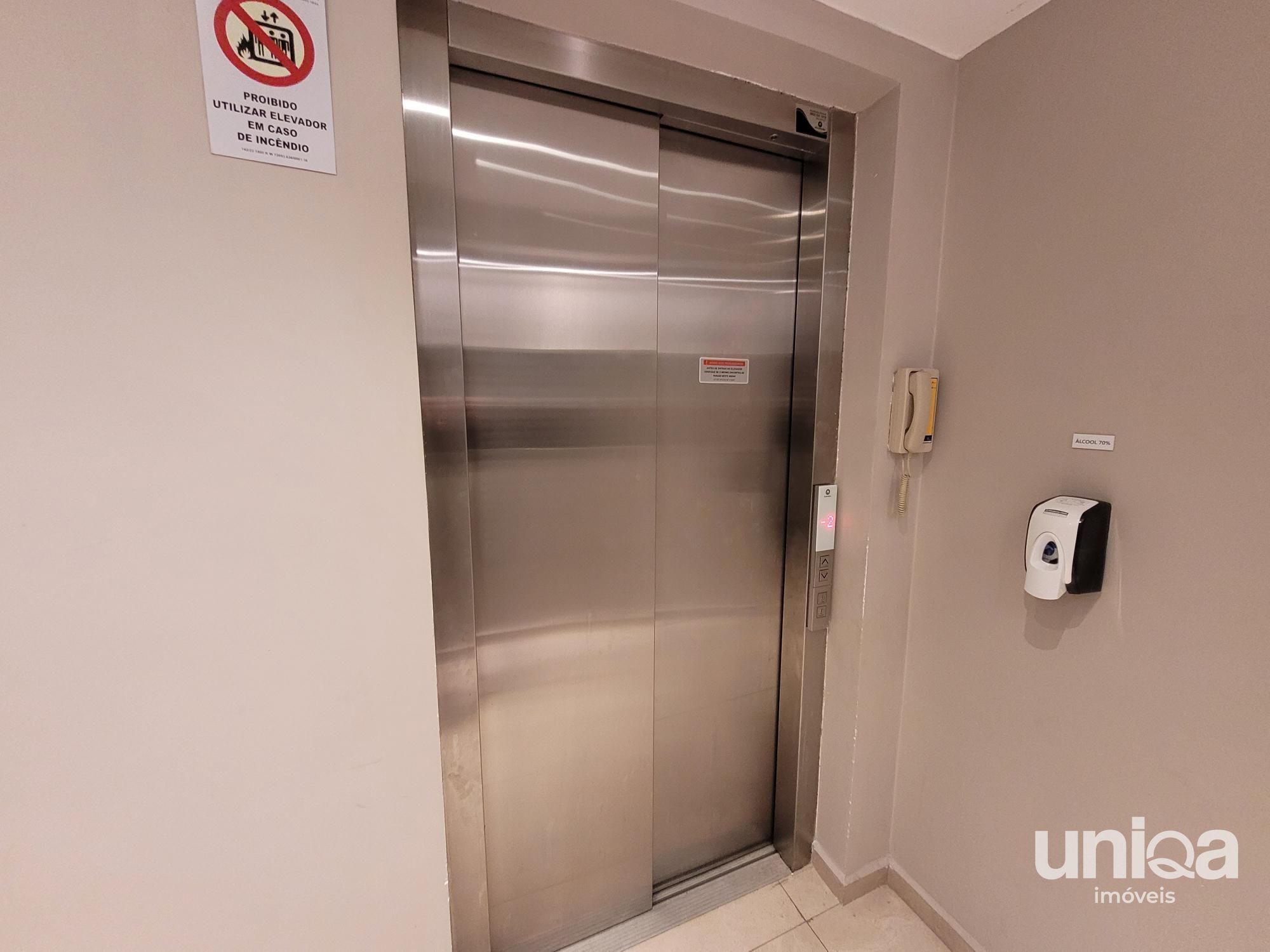 Apartamento 02 dormitórios para venda em Santa Maria com Suíte Sacada e Garagem