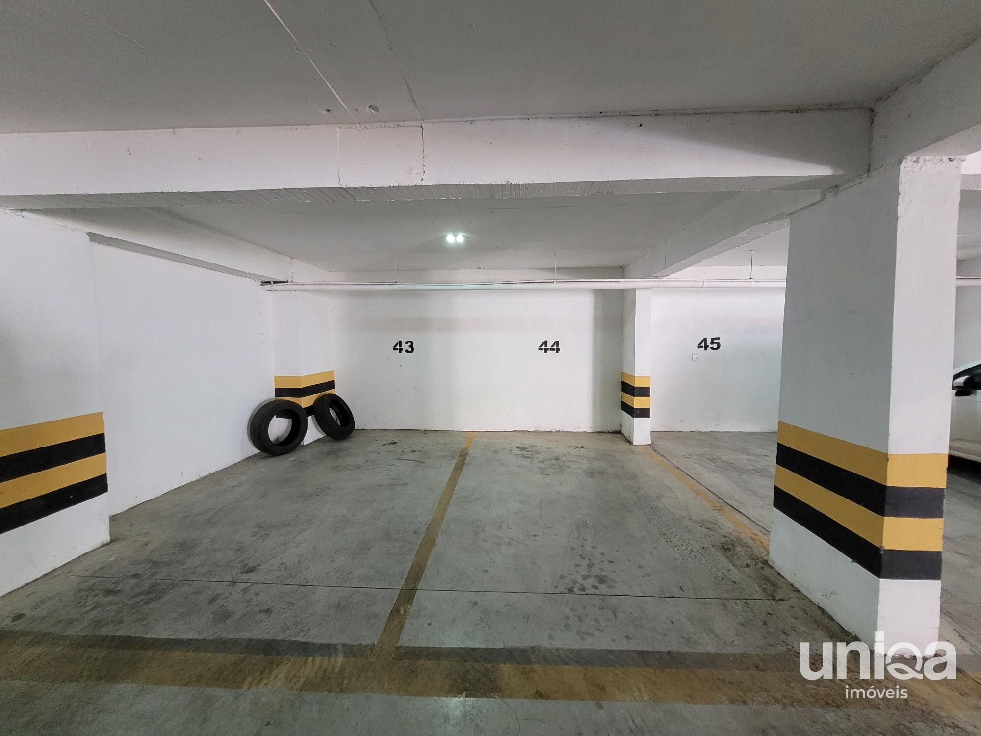 Apartamento 02 dormitórios para venda em Santa Maria com Suíte Sacada e Garagem