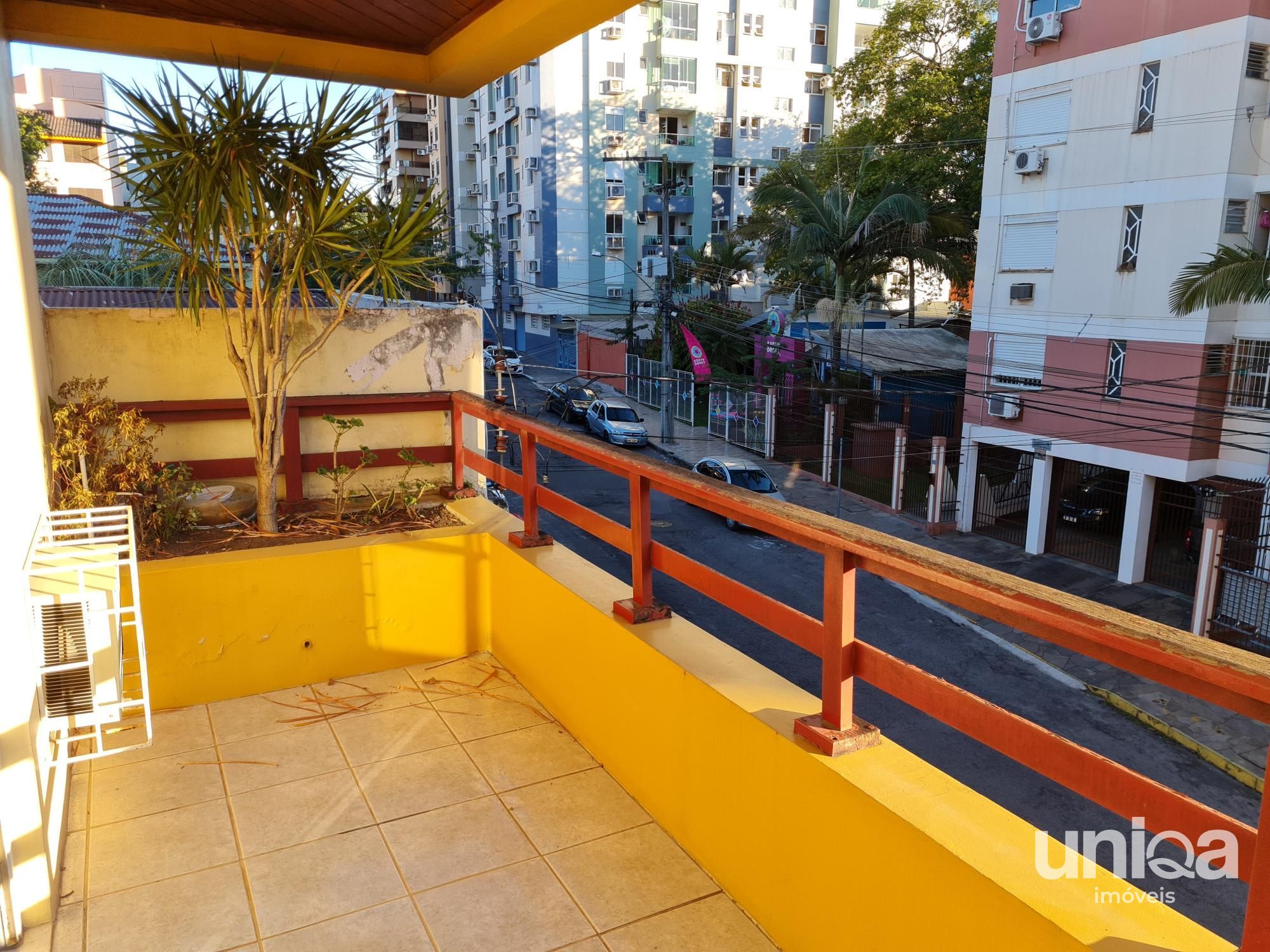 Apto 02 dormitórios Frente Sacada com churrasqueira e Garagem em Santa Maria