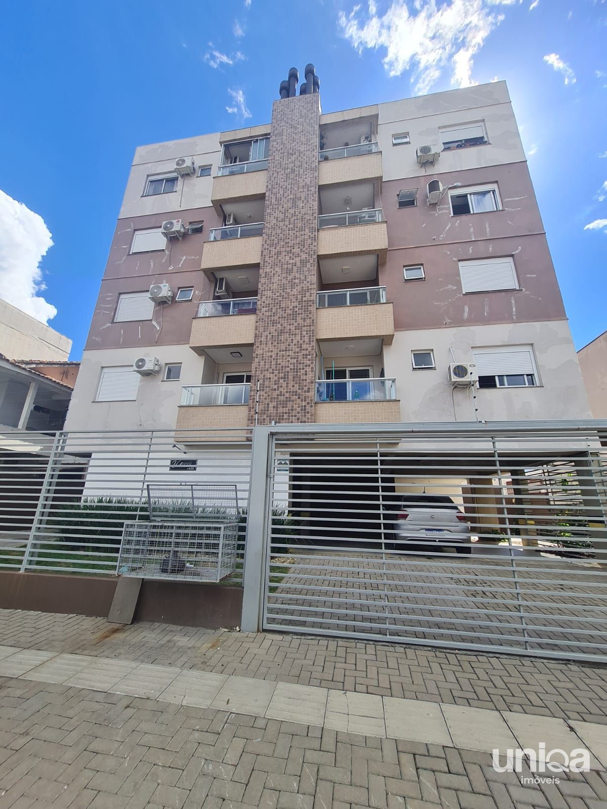 Apto 01 quartos elevador e garagem no ed Vulcano em camobi
