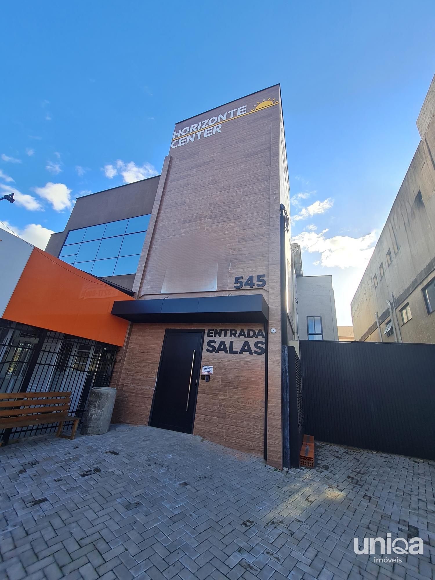 Sala comercial 34,90m2 frente leste para venda ou locação em