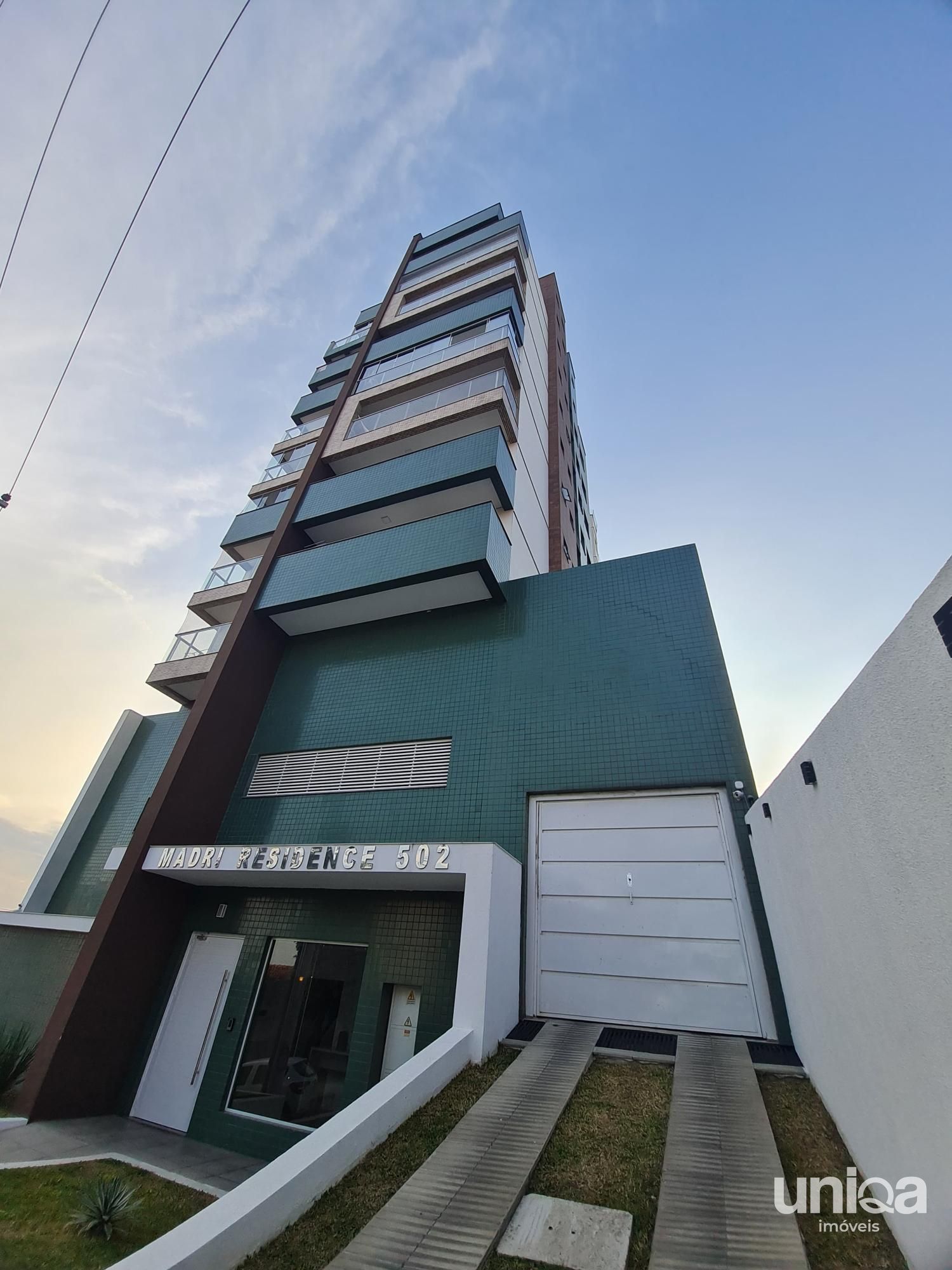 Apartamento de 2 dormitório , churrasqueira, sacada, garagem ed Madri