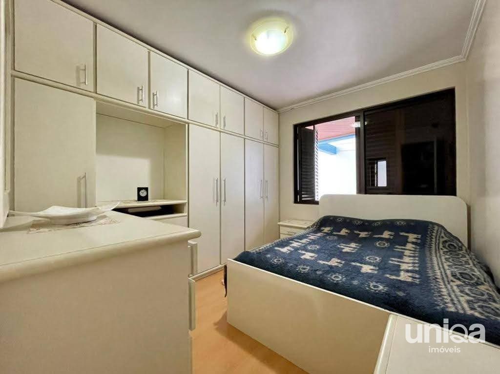 Casa de alto padrão com 06 dormitórios sendo 03 suítes piscina localizada no bai