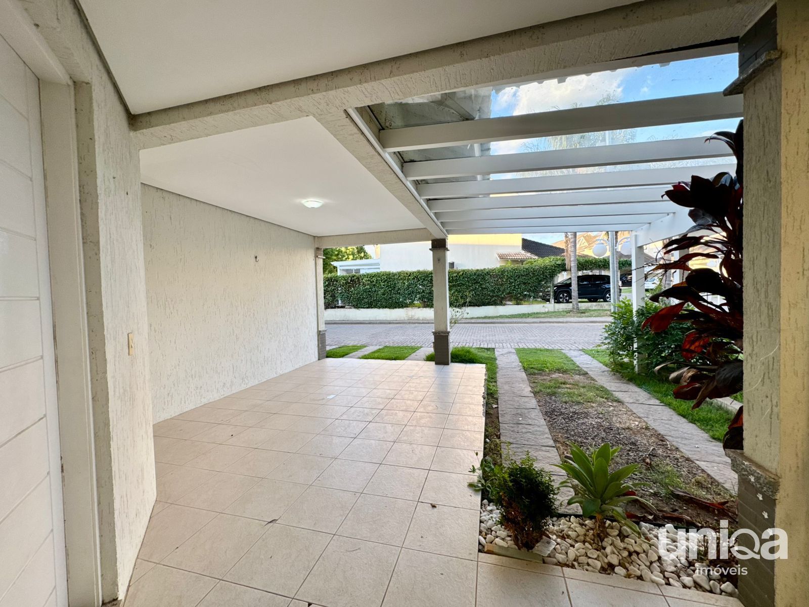 Casa estilo Sobrado para venda em Santa Maria com 03 dormitórios Garagem para 02
