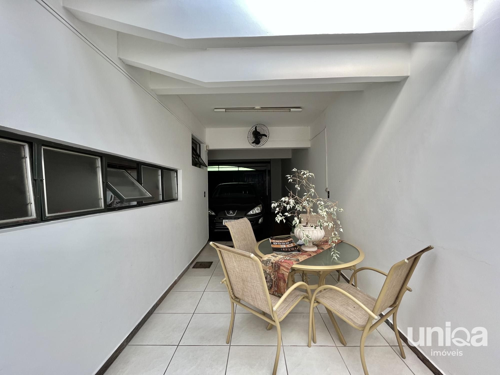 Casa para venda de 05 dormitórios em Santa Maria